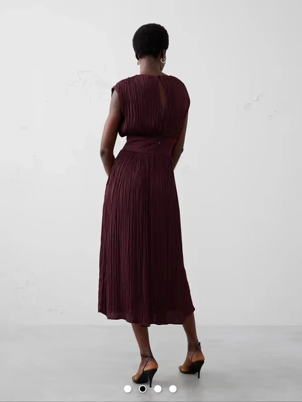 Banana Republic Elegant Sleeveless Pleated Midi Dress in Deep Plum